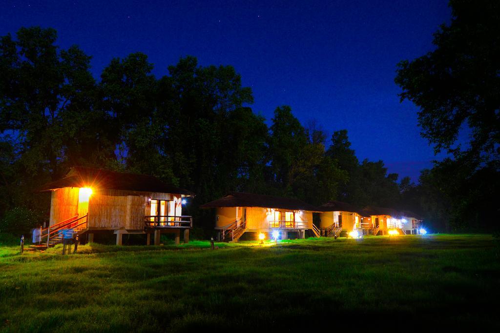 Temple Tiger Green Jungle Resort Kawasoti Luaran gambar